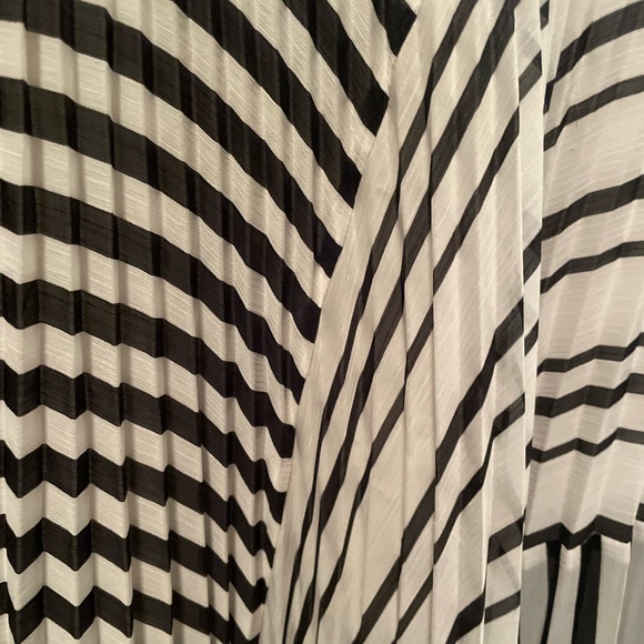 BCBGMaxAzria mixed print pleated fit and flare dress. small. - Picture 9 of 17